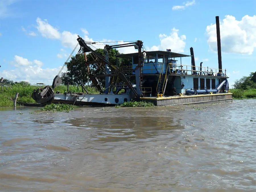 Dragado en el río Magdalena.