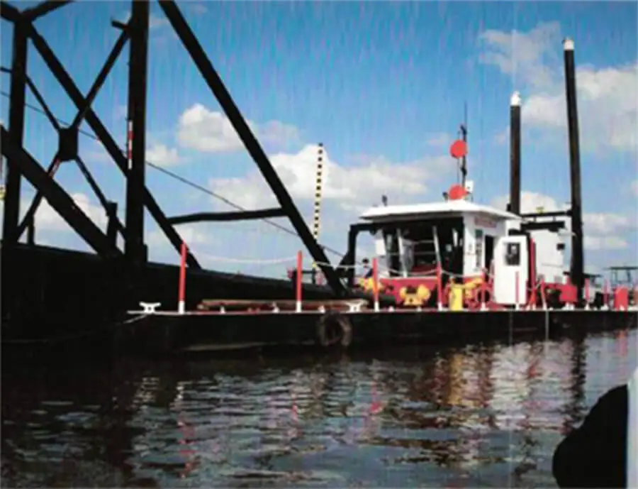 Servicio de dragado en el río Magdalena.