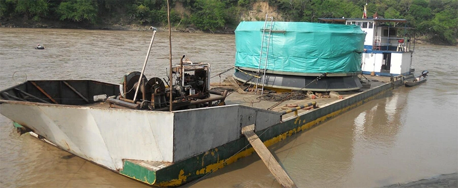 Transporte de cargas cargas por el río Magdalena